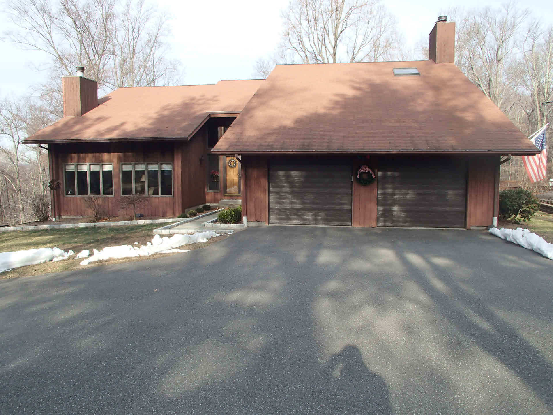 Building photograph for 8 ROUND HILL LN